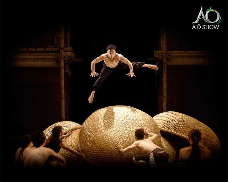 Ho Chi Minh: A O Show Bamboo Circus at Saigon Opera House - How the one-hour evening unfolds