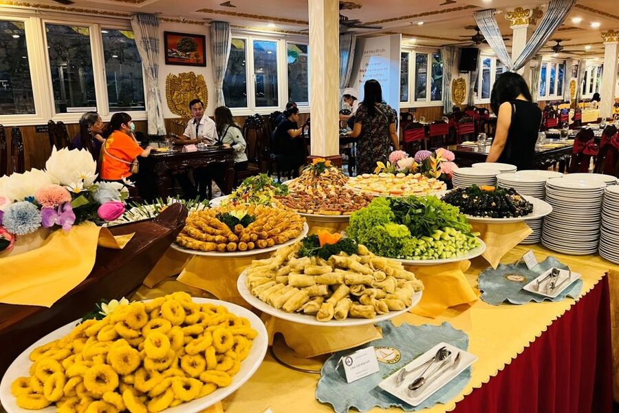 Ho Chi Minh City: Saigon River Dinner Cruise with Live Music - Drinks, Allergies, and Other Practical Details