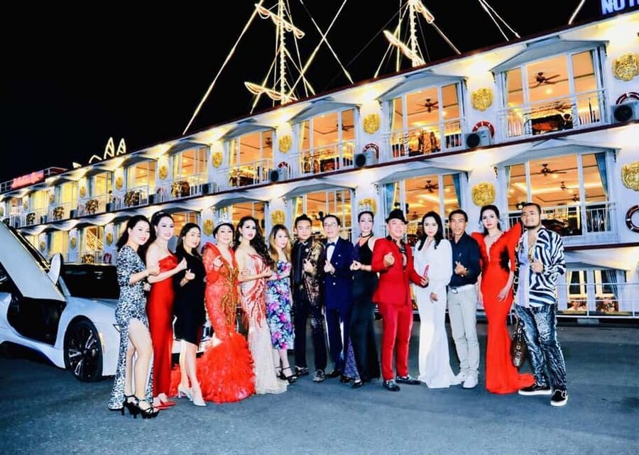 Ho Chi Minh: Saigon River Dinner Cruise with Live Music - Who should choose this cruise?