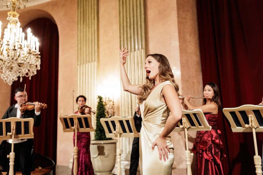 Imperial Gala Concert at Palais Auersperg - Choosing between the two dinner schedules