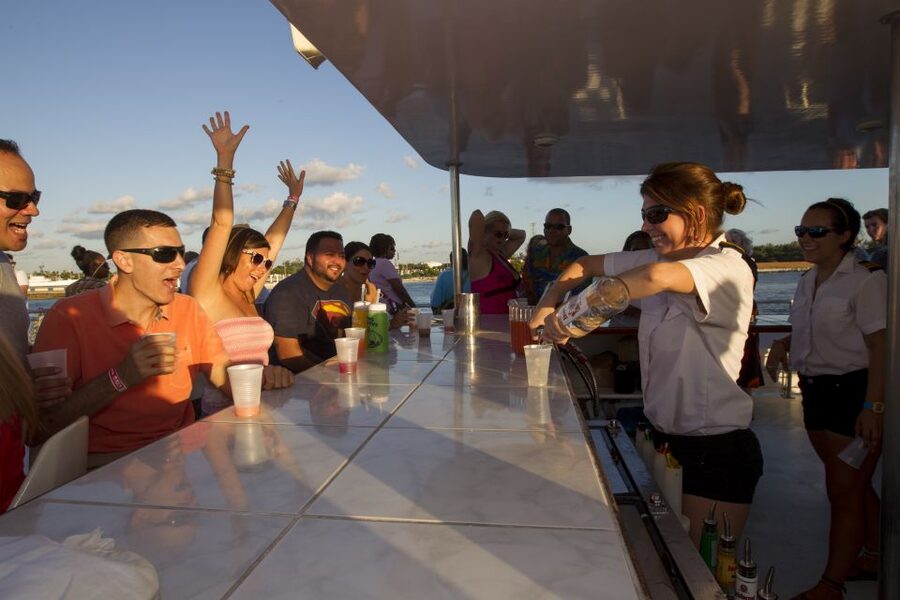Key West: Sunset Dinner Cruise with Open Bar & Live Music - What the two-hour schedule really feels like
