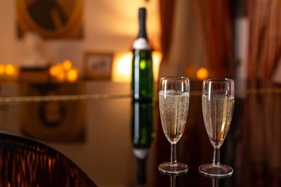 Krakow: Chopin Concert by Candlelight with Wine - Candlelight, silence, and the right concert manners