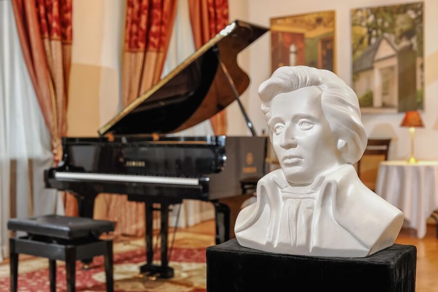 Krakow: Chopin Piano Recital at Chopin Concert Hall - A small room with a Polish mood