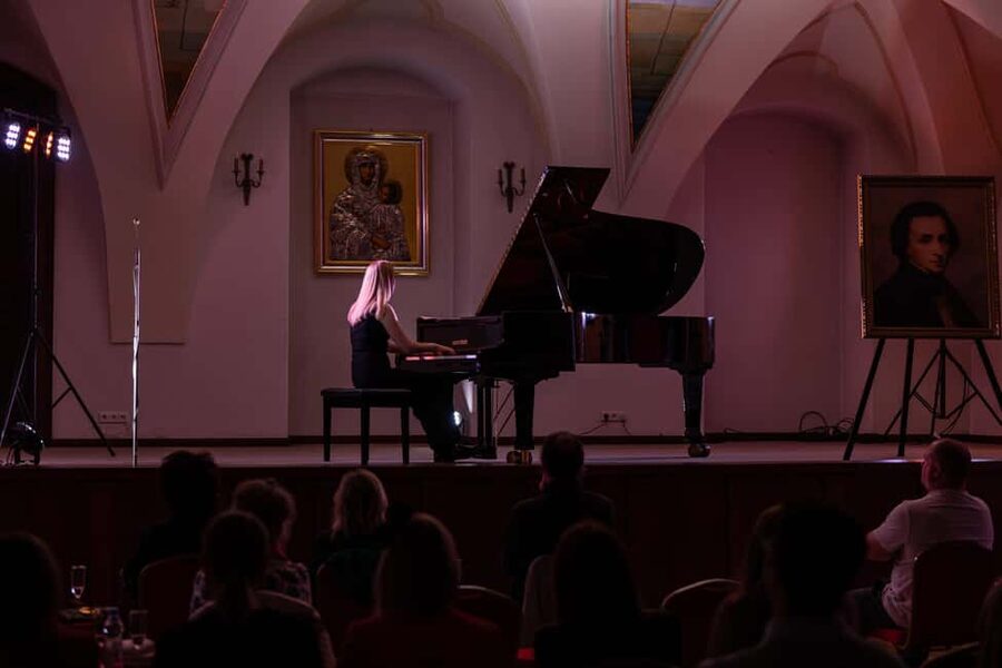 Krakow: Frédéric Chopin Classical Music Candlelight Concert - Is one hour enough?