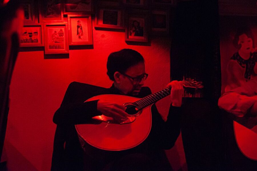 Lisbon: Alfama Tour and Live Fado with Traditional Dinner - Mouraria, Fado’s setting, and the value of a guide