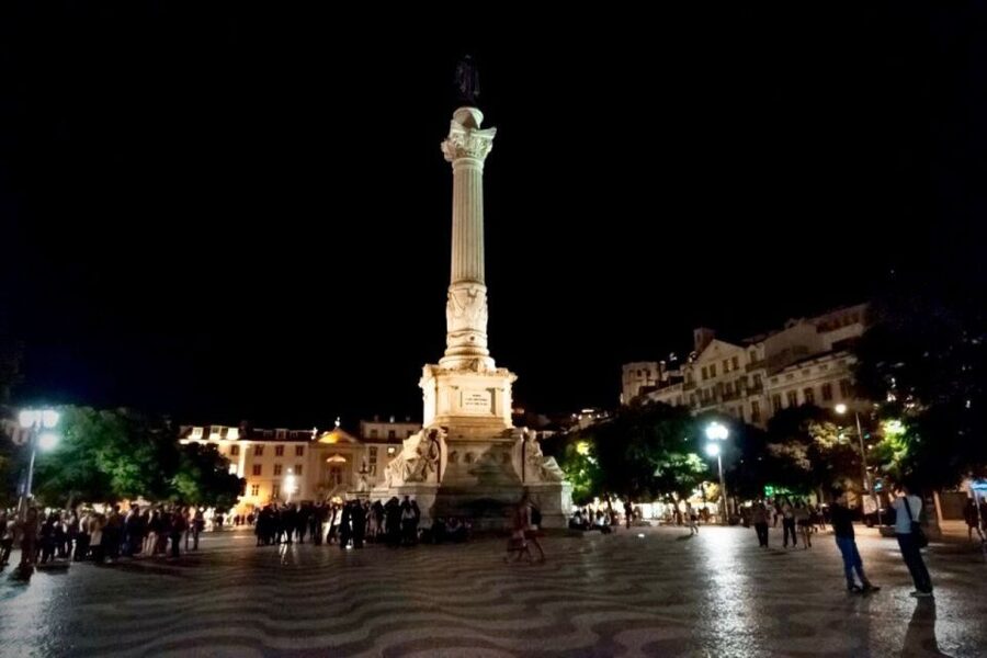 Lisbon: Authentic Fado Show, Dinner and Night Tour - Who Should Book This Experience?