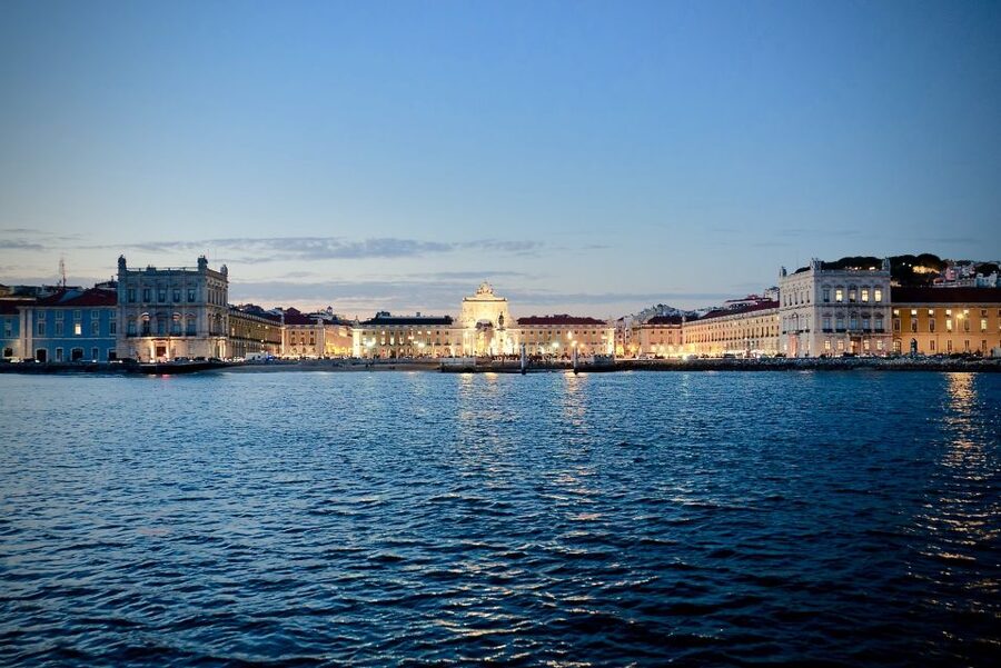 Lisbon: Boat Cruise with Live Fado Performance and a Drink - The Fado performance deserves top billing
