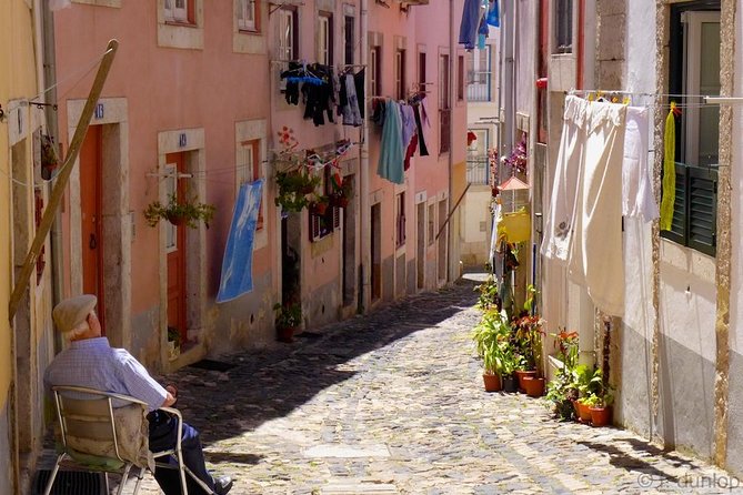 Lisbon by Night Tour: Fado Show and Dinner with Pick-up - The guides are a major part of the experience