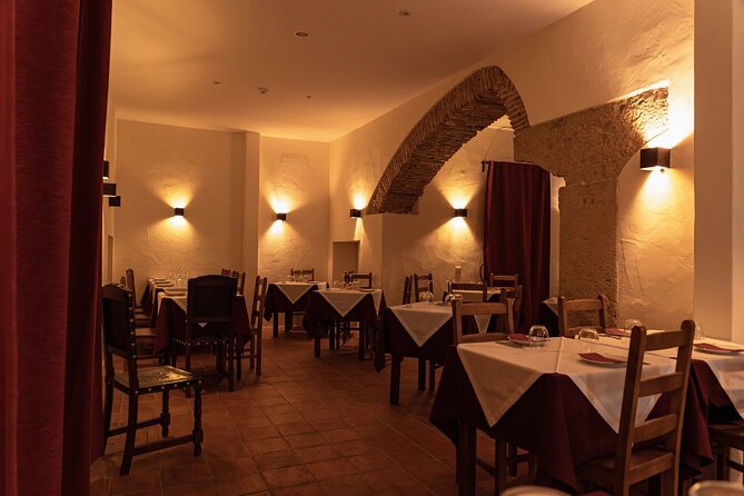 Lisbon: Dinner with Rising Stars of Fado at Canto do Poeta - Why Fado Works So Well in an Intimate Venue