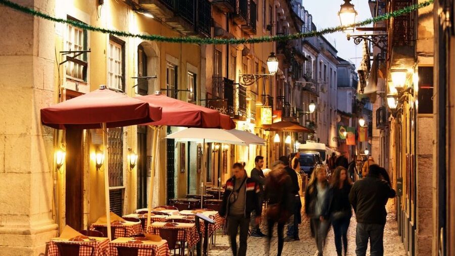 Lisbon: Evening City Tour with Dinner and Live Fado Show - Key points at a glance
