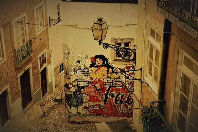 Lisbon Fado Experience: Walking Tour, Dinner and Live Music Show - Why this Lisbon night works
