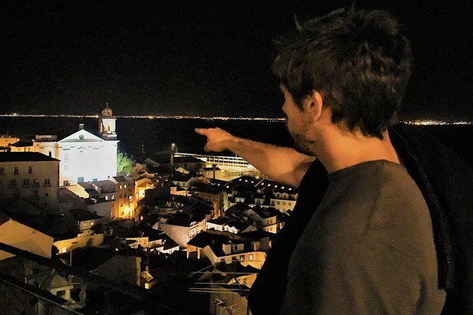 Lisbon Fado Experience: Walking Tour, Dinner and Live Music Show - The Fado performance in Alfama