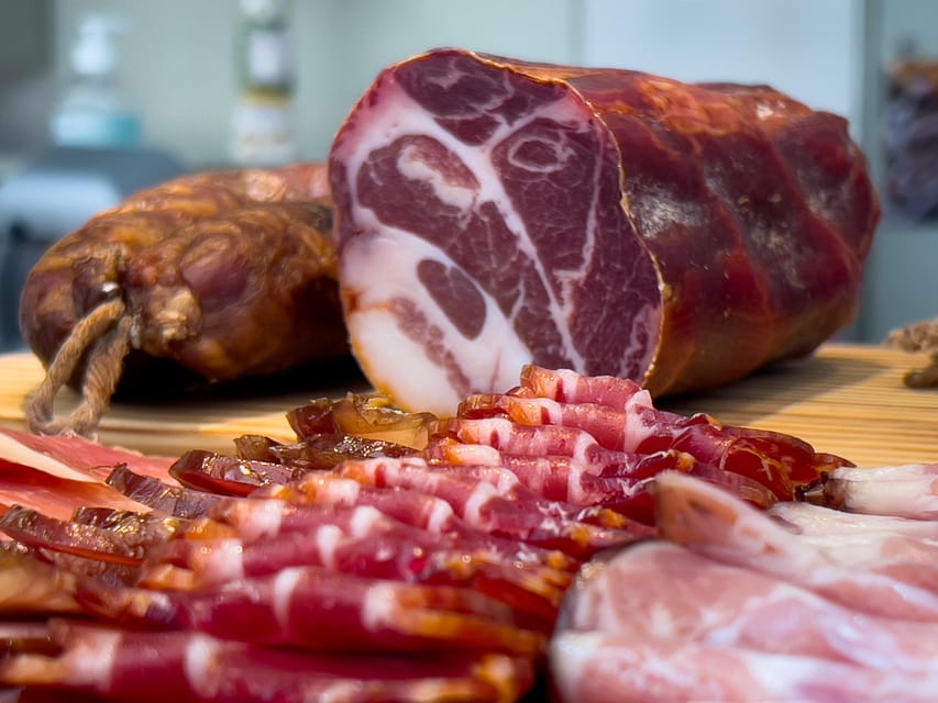 Lisbon : Food & Fado Tour - Stop two: Petiscos in a traditional restaurant
