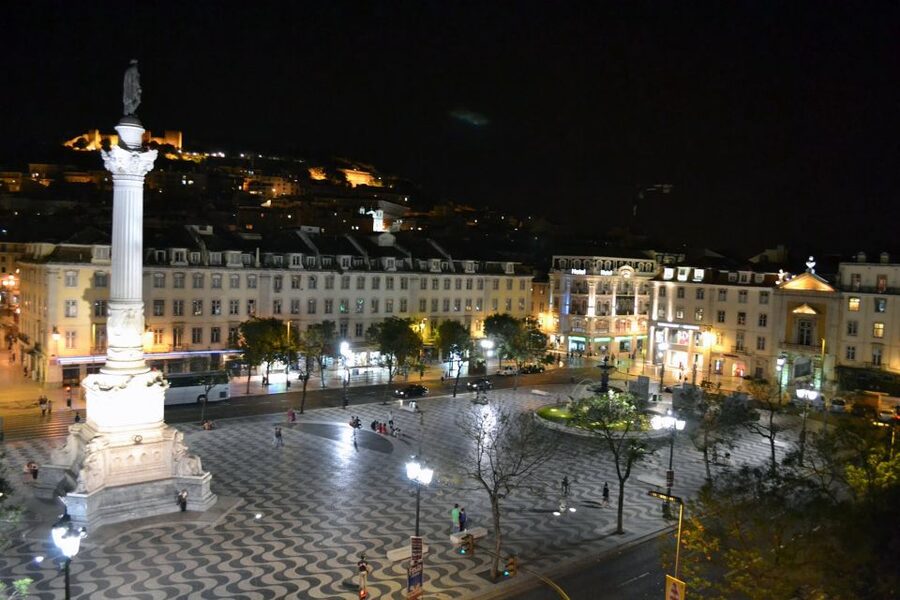 Lisbon: Half-Day Night Group Tour w/ Fado Dinner Show - Is $140 a fair price?