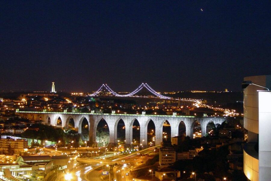 Lisbon: Half-Day Night Group Tour w/ Fado Dinner Show - Belém pastry and riverside monuments