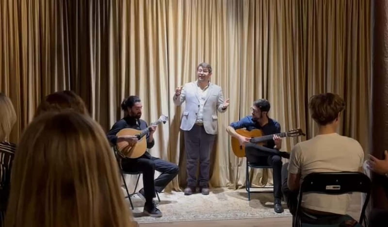 Lisbon: Live Fado Show in Historic Alfama with Port Wine - Mário Lundum’s Introduction to Fado