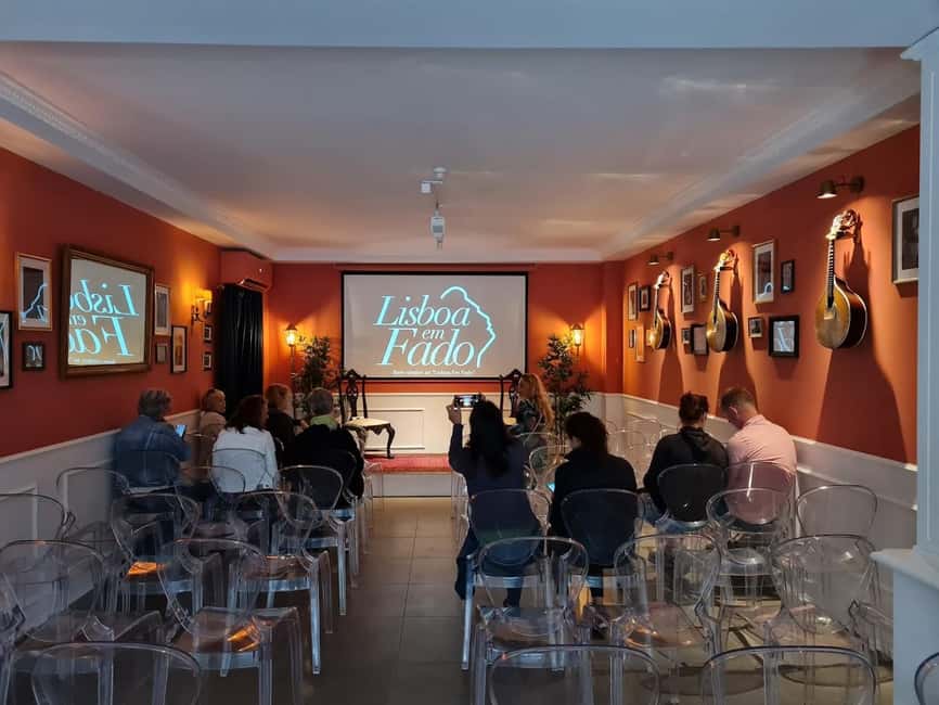 Lisbon: Live Fado Show with Port Wine at Lisboa em Fado - Port Wine, Juice, and the Small-Room Atmosphere