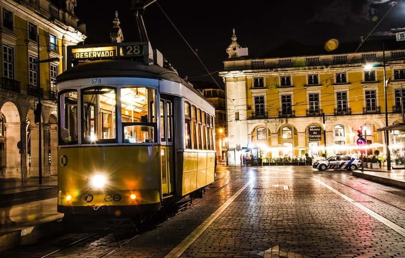 Lisbon: Private Night Tour with Fado Dinner Show - Key points to know before booking