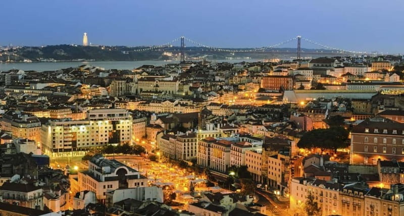 Lisbon: Private Night Tour with Fado Dinner Show - Guide quality can shape the whole night