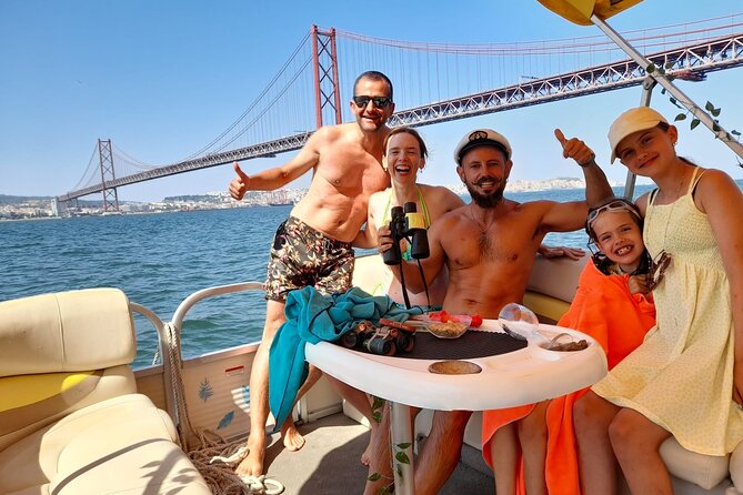 Lisbon Sunset Experience: Cruise, Wine and Live Music by the Capt - Meeting the boat in Belém