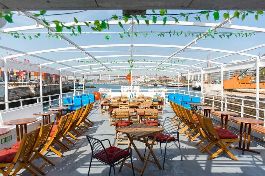 Lisbon: Tagus River Dinner Cruise with Fado Show - The dinner menu, from ginjinha to pastel de nata