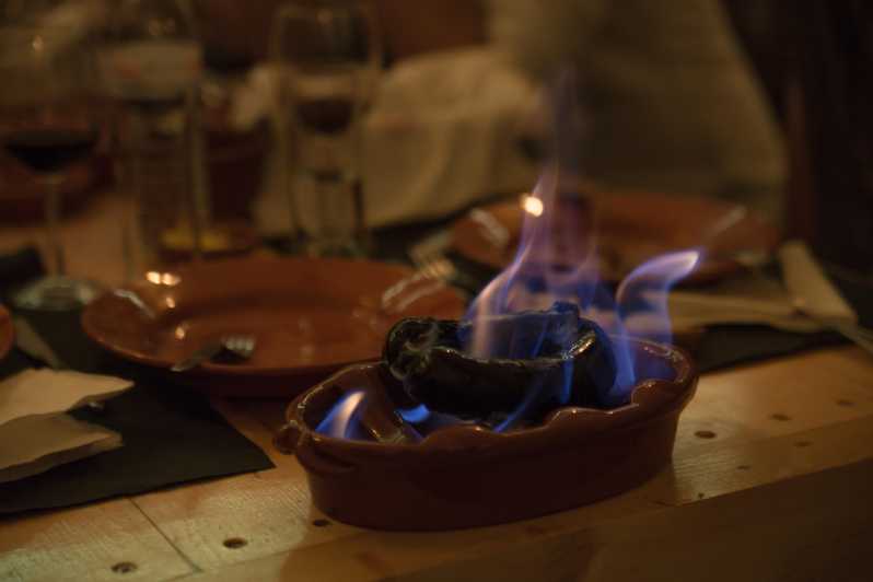 Lisbon: Tapas & Drinks with Fado Live Performance - Five details that shape the evening