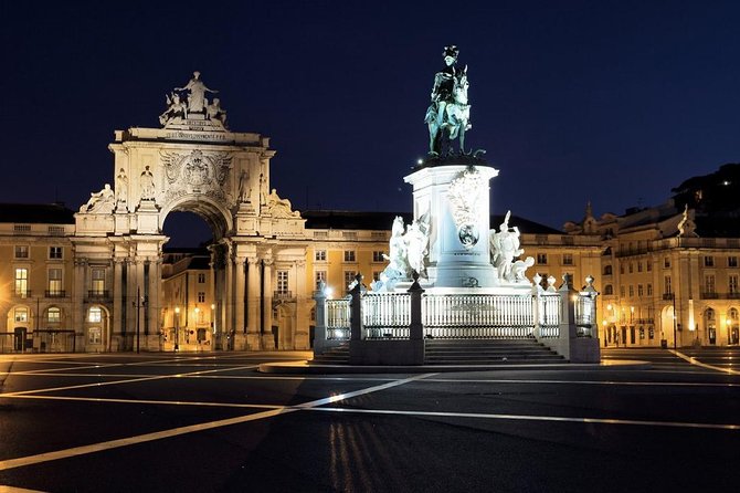 Live Fado Private Tour in Lisbon with Dinner - A Four-Hour Route Through Lisbon at Night