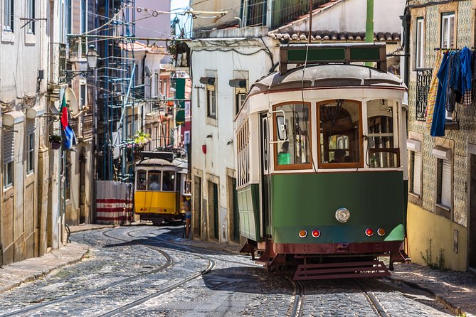 Live Fado Private Tour in Lisbon with Dinner - What Fado Adds to the Evening