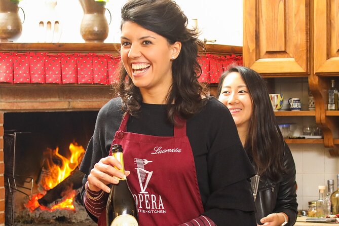 Live Opera Concert and Wine Tasting in Florence - Local food makes the tasting feel substantial