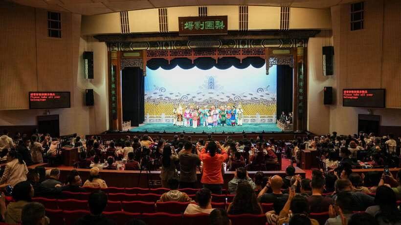 Liyuan Theater Beijing Opera Show Tickets - Why the makeup and costumes matter