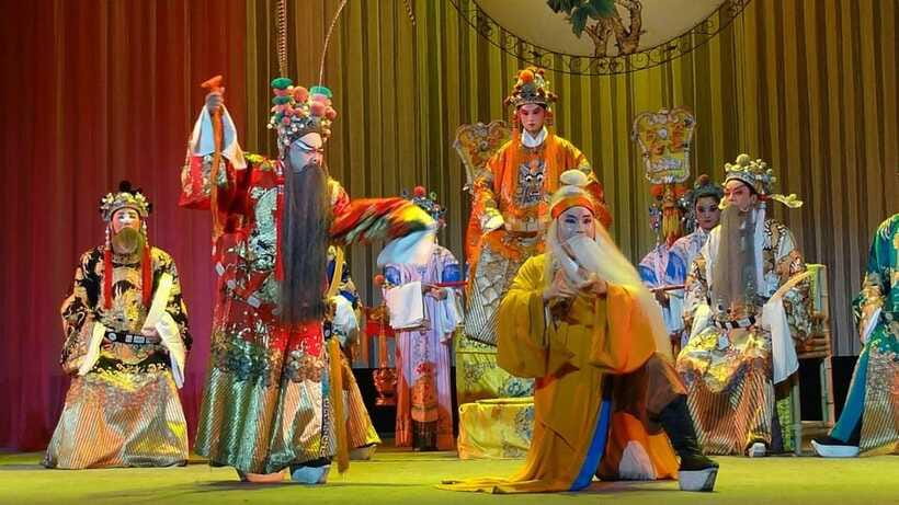 Liyuan Theatre Beijing Opera Show Tickets - Tea, snacks, and the table option