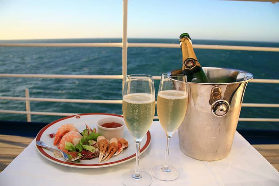 Lunch Cruise with Live Jazz on Sydney Harbour - A Three-Course Lunch With Uneven Details