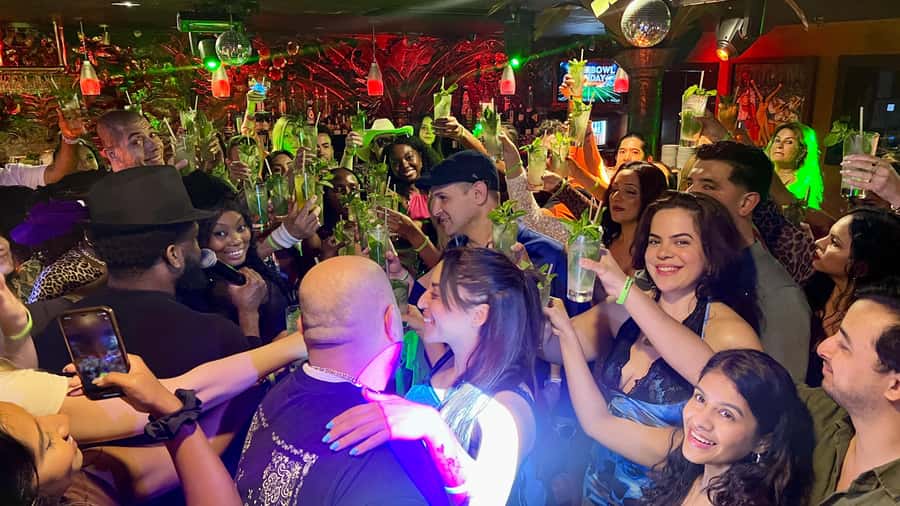 Mango's Miami: Salsa Lessons, Mojitos, Bites & Live Music - 8 p.m. bachata lessons for complete beginners