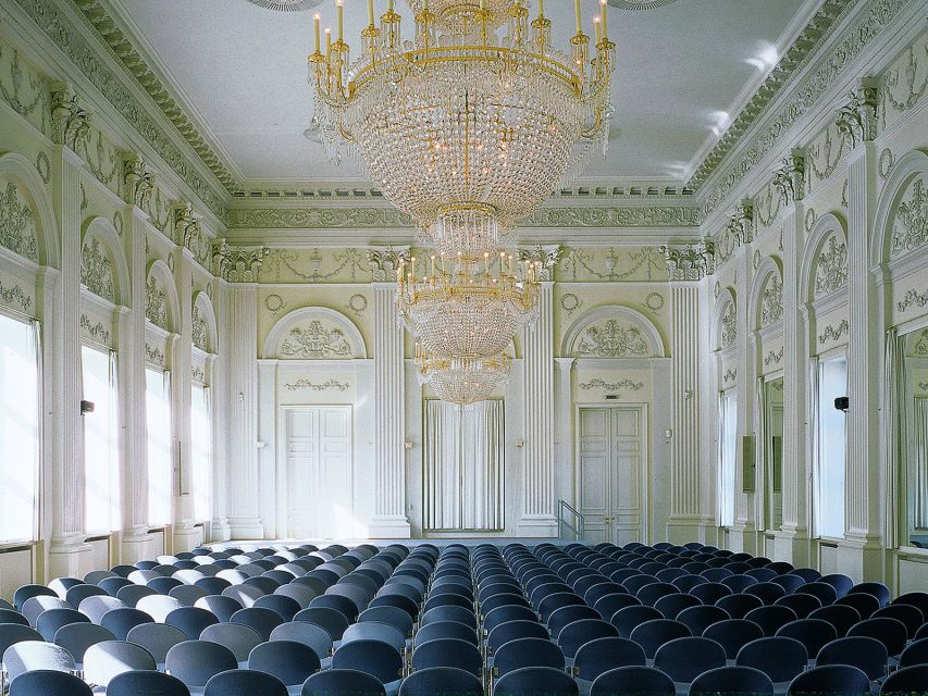 Master Concert in the Max-Joseph Hall in Munich - Entering the Residence at Residenzstraße 1