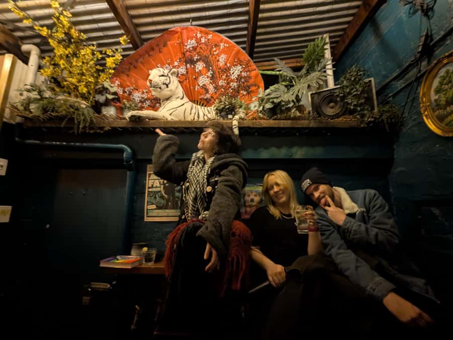 Melbourne Music Venue Pub Crawl with History + 2 Free Drinks - What the guide adds to the night