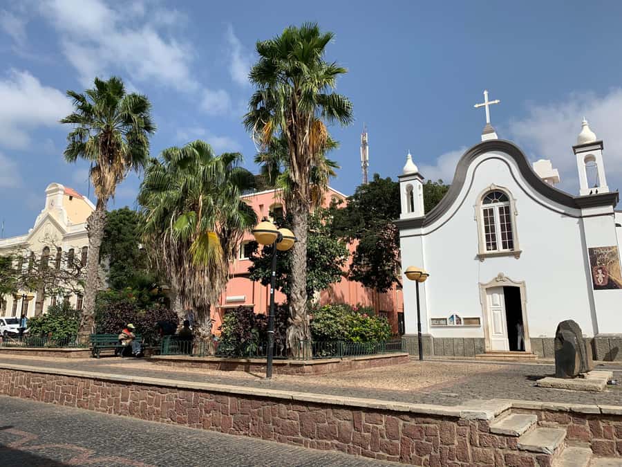 Mindelo Cultural: city tour with live music and tasting - Morning cachupa or afternoon traditional snacks