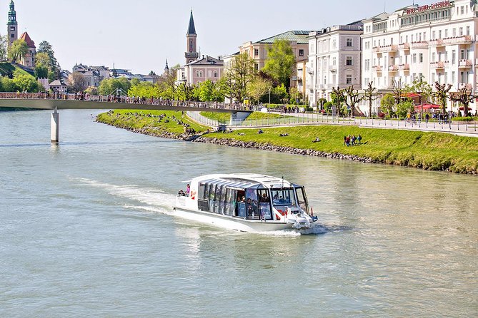 Mozart Concert and Dinner or VIP Dinner at Fortress Salzburg with River Cruise - A four-hour Salzburg evening with a clear rhythm
