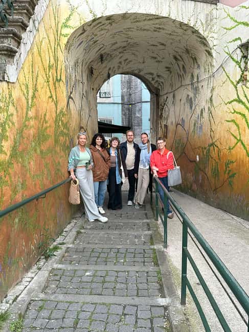 Multicultural Lisbon: Hidden Stories, Art, Food & Live Music - The Castelo restaurant stop and optional dinner