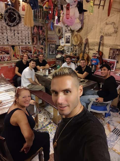 Naples: Authentic Family Home Lunch with Music Show & Spanish Quarters Tour - Start at Toledo Metro and enter the Spanish Quarter