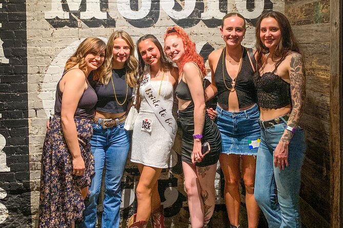 Nashville Live Music Bar Crawl with Local Venues & Drink Specials - What the guide adds to the night