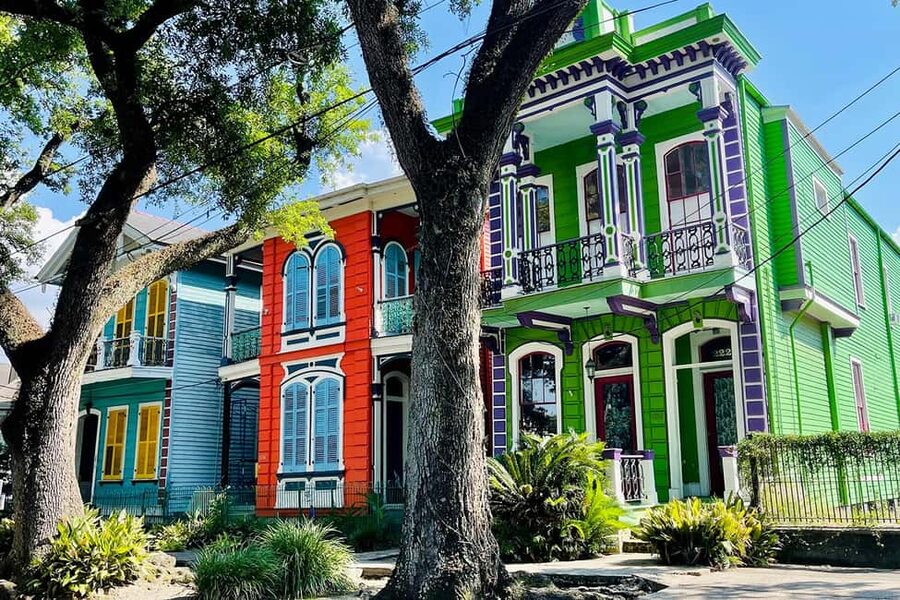 New Orleans: City Tour & Steamboat Daytime Jazz Cruise Combo - Jackson Square starts the three-hour city tour