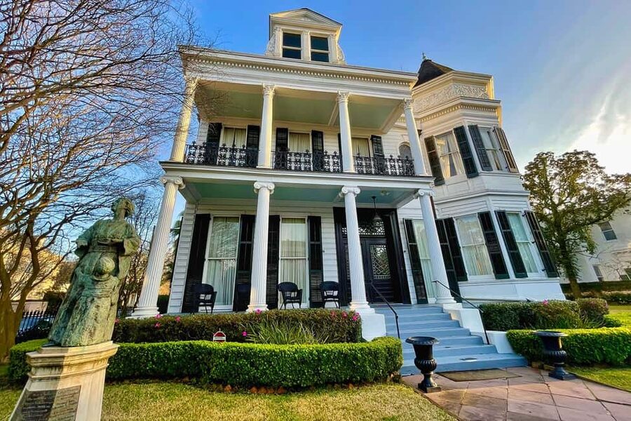 New Orleans: City Tour & Steamboat Daytime Jazz Cruise Combo - Is $104 a fair price?