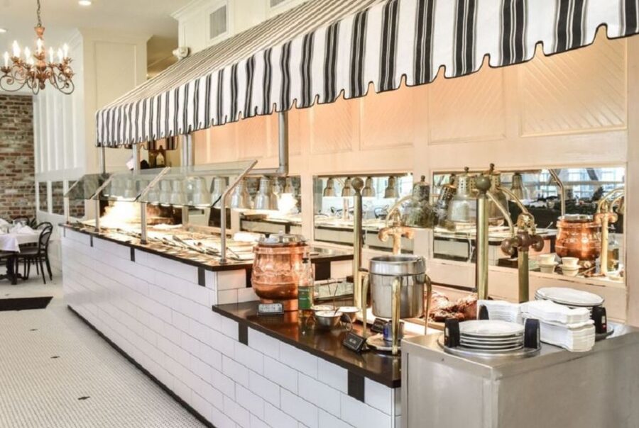 New Orleans: 'Court of Two Sisters' Jazz Brunch Buffet - What to eat from 9 to 11:30 am