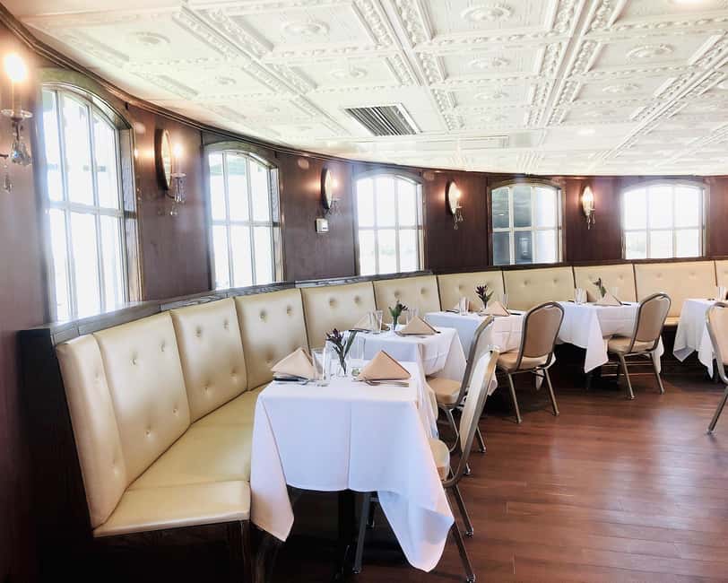 New Orleans: Daytime Steamboat Jazz Cruise + Optional Lunch - Drinks, bars, and the view from the top deck