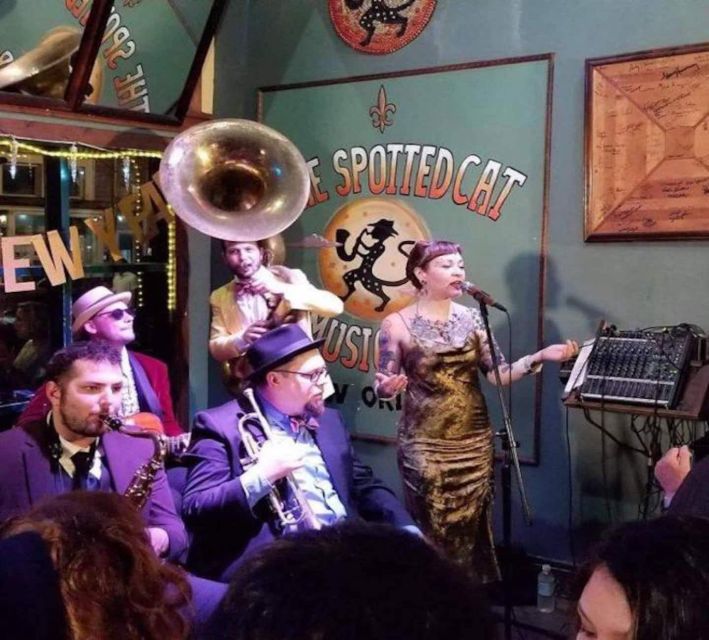 New Orleans: Frenchmen Street VIP Live Music Pub Crawl - The Frenchmen Art Market and the Creative Side of the Street