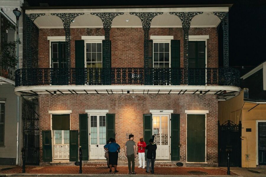 New Orleans: Jazz Roots Tour with Music, Culture & Drink - Crossing into the French Quarter