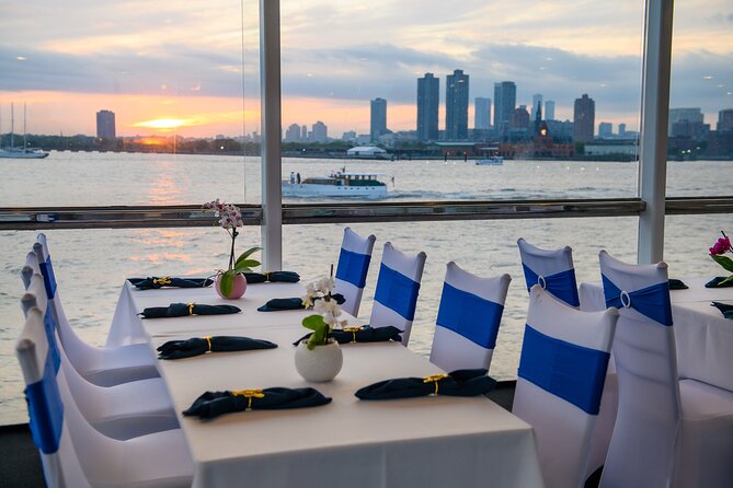 New York City Dinner Cruise on Luxury Yacht with Live Music - Service, seating, and the VIP question