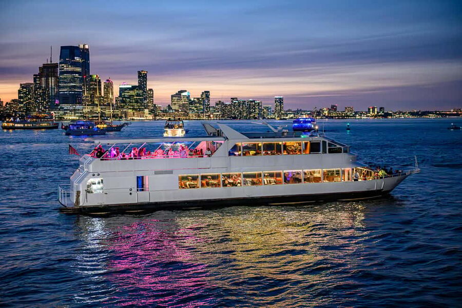 New York City: Gourmet Dinner Cruise with Live Music - Key things to know before booking