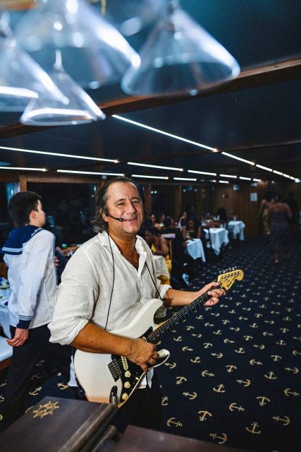 New York City: Gourmet Dinner Cruise with Live Music - Regular seating or VIP access?