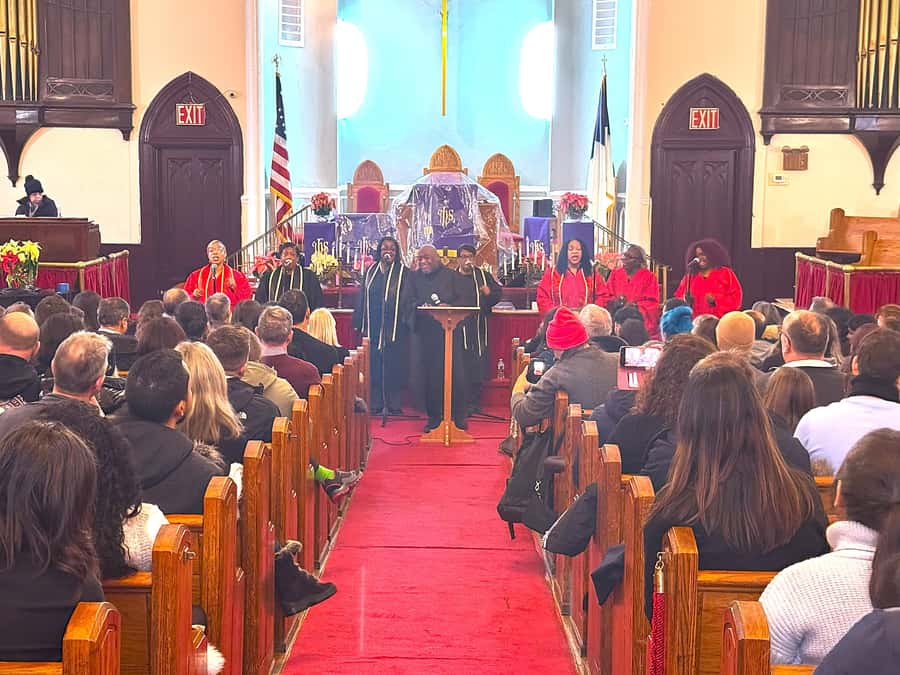 New York City: Harlem Gospel Live Music Concert - The one-hour concert: what happens inside